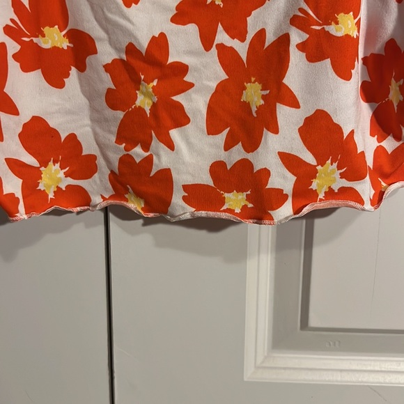 Floral tank - Picture 2 of 2